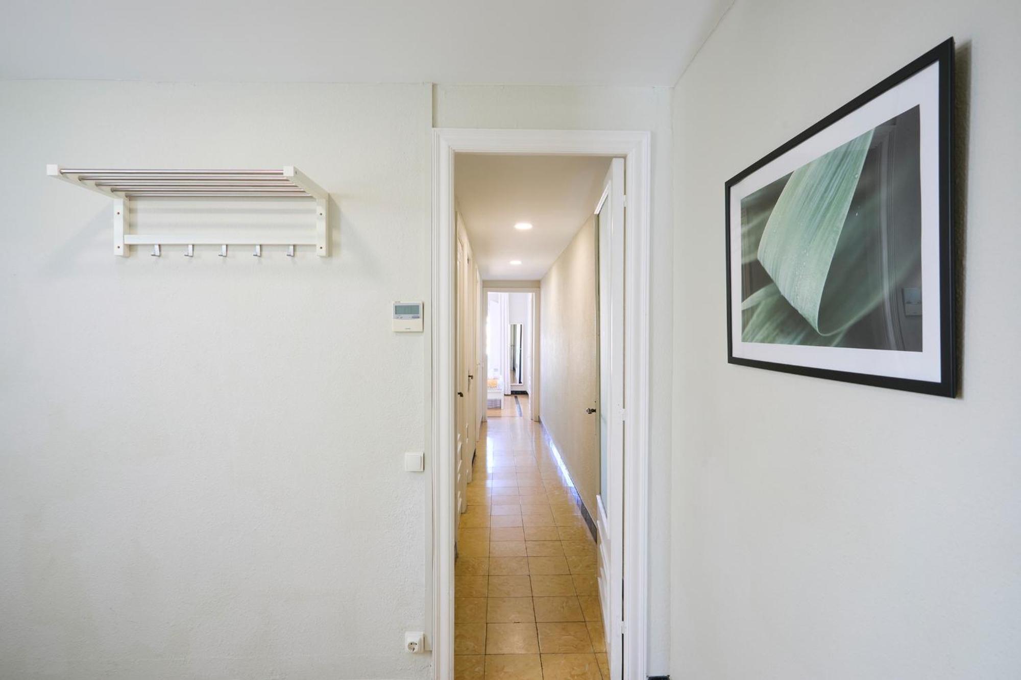 63Par1016- Sunny Apartment In Paralel Barcelona Eksteriør billede