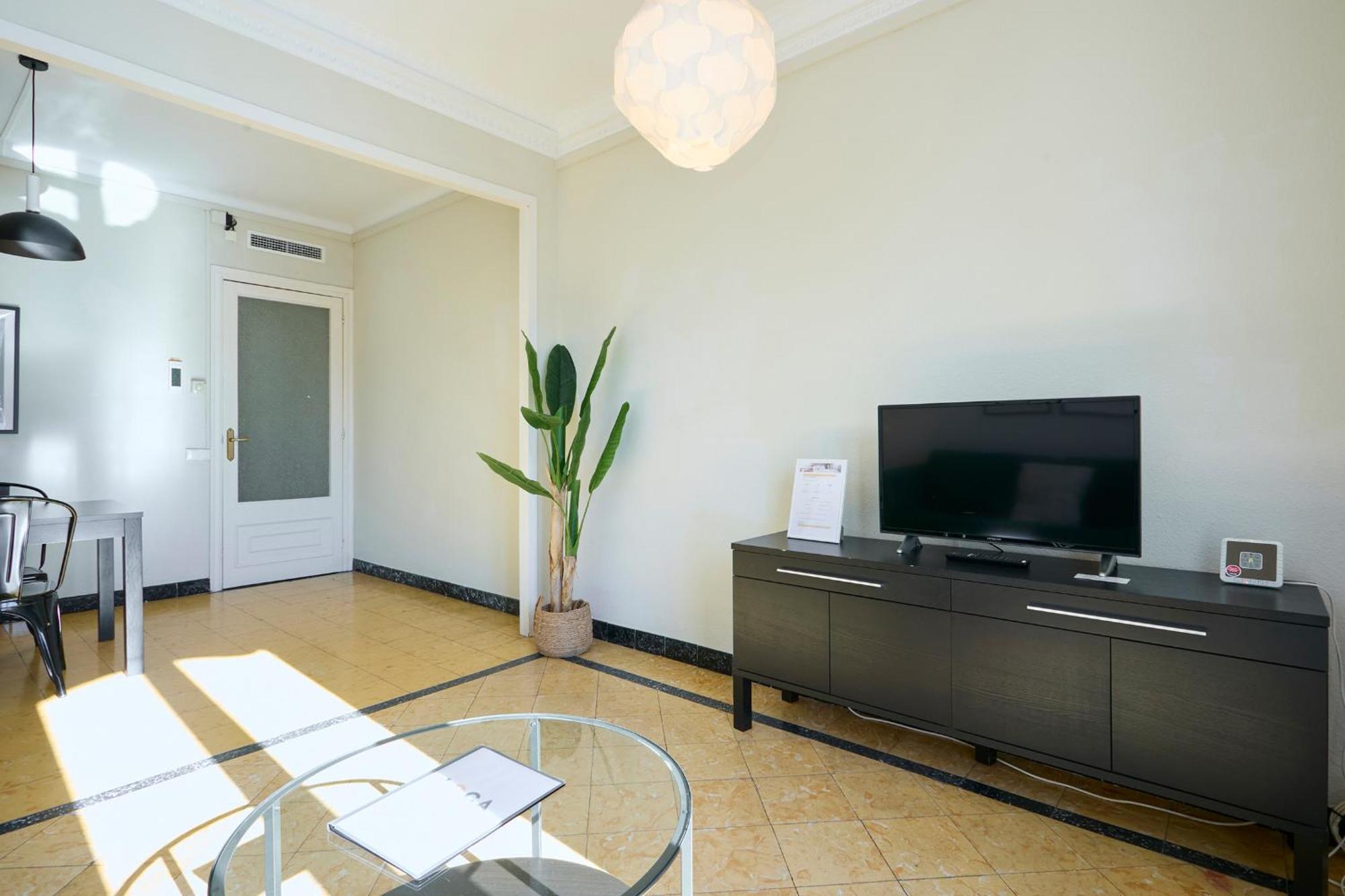 63Par1016- Sunny Apartment In Paralel Barcelona Eksteriør billede